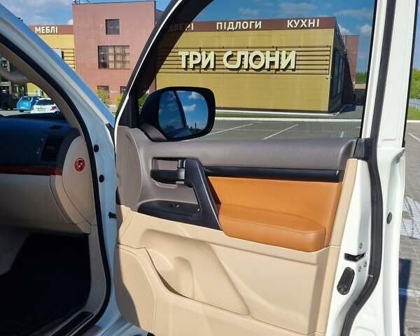 Білий Тойота Ленд Крузер, об'ємом двигуна 4.46 л та пробігом 133 тис. км за 28999 $, фото 22 на Automoto.ua