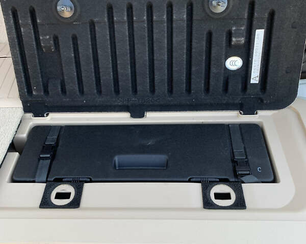 Белый Тойота Ленд Крузер, объемом двигателя 4.46 л и пробегом 147 тыс. км за 33000 $, фото 17 на Automoto.ua