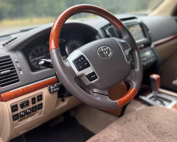 Білий Тойота Ленд Крузер, об'ємом двигуна 4.5 л та пробігом 150 тис. км за 29999 $, фото 10 на Automoto.ua