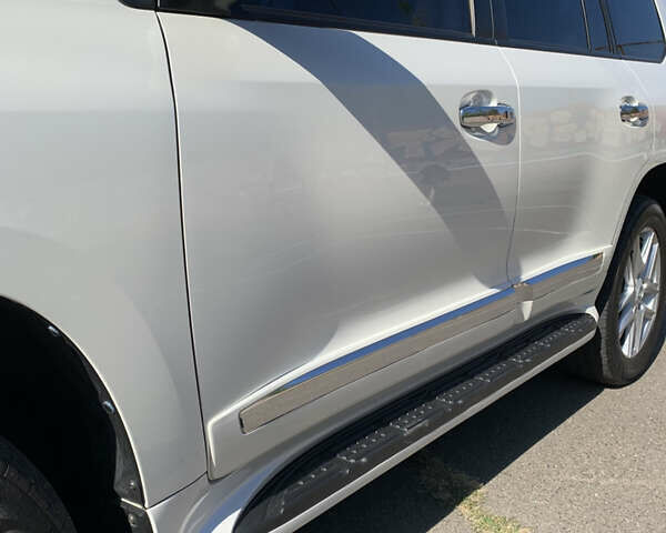 Белый Тойота Ленд Крузер, объемом двигателя 4.46 л и пробегом 147 тыс. км за 33000 $, фото 7 на Automoto.ua