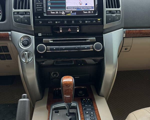 Білий Тойота Ленд Крузер, об'ємом двигуна 4.5 л та пробігом 230 тис. км за 29500 $, фото 10 на Automoto.ua