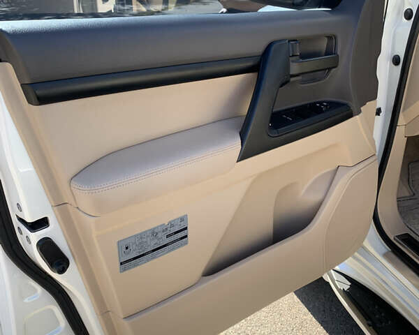 Белый Тойота Ленд Крузер, объемом двигателя 4.46 л и пробегом 147 тыс. км за 33000 $, фото 32 на Automoto.ua