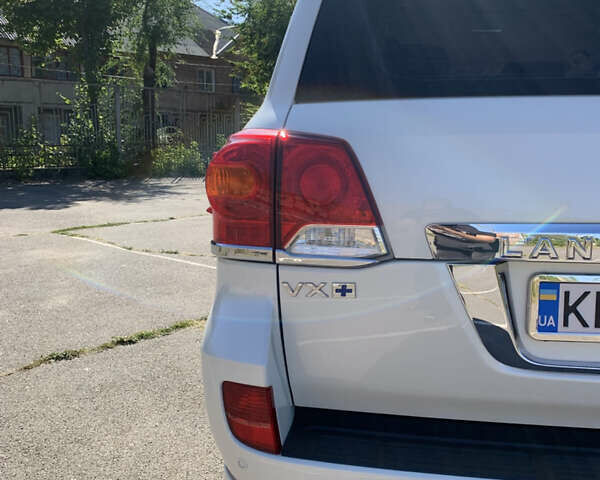 Белый Тойота Ленд Крузер, объемом двигателя 4.46 л и пробегом 147 тыс. км за 33000 $, фото 16 на Automoto.ua