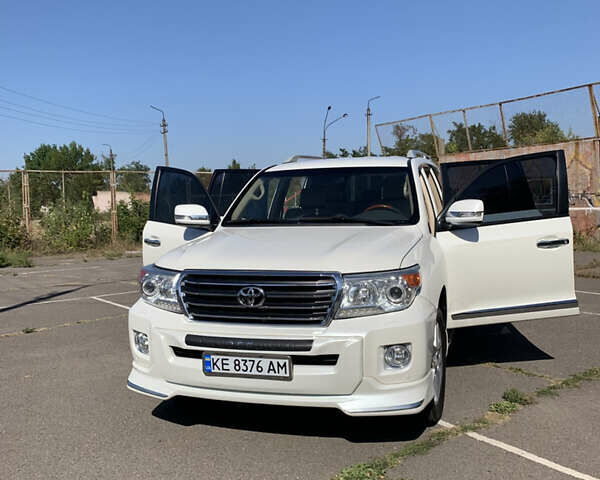 Белый Тойота Ленд Крузер, объемом двигателя 4.46 л и пробегом 147 тыс. км за 33000 $, фото 44 на Automoto.ua