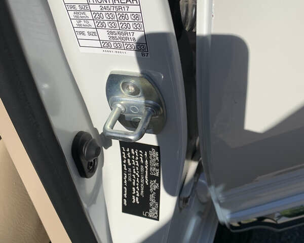 Белый Тойота Ленд Крузер, объемом двигателя 4.46 л и пробегом 147 тыс. км за 33000 $, фото 45 на Automoto.ua