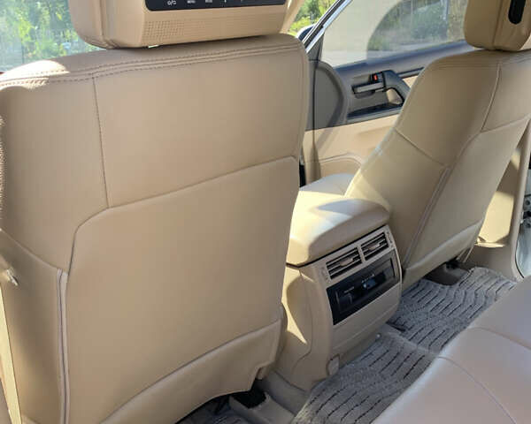 Белый Тойота Ленд Крузер, объемом двигателя 4.46 л и пробегом 147 тыс. км за 33000 $, фото 41 на Automoto.ua