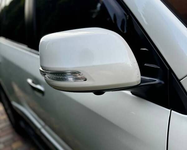 Белый Тойота Ленд Крузер, объемом двигателя 4.61 л и пробегом 147 тыс. км за 34000 $, фото 11 на Automoto.ua