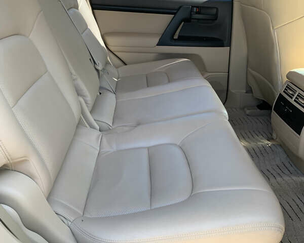 Белый Тойота Ленд Крузер, объемом двигателя 4.46 л и пробегом 147 тыс. км за 33000 $, фото 23 на Automoto.ua