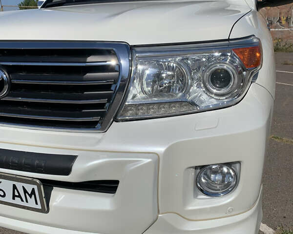 Белый Тойота Ленд Крузер, объемом двигателя 4.46 л и пробегом 147 тыс. км за 33000 $, фото 4 на Automoto.ua