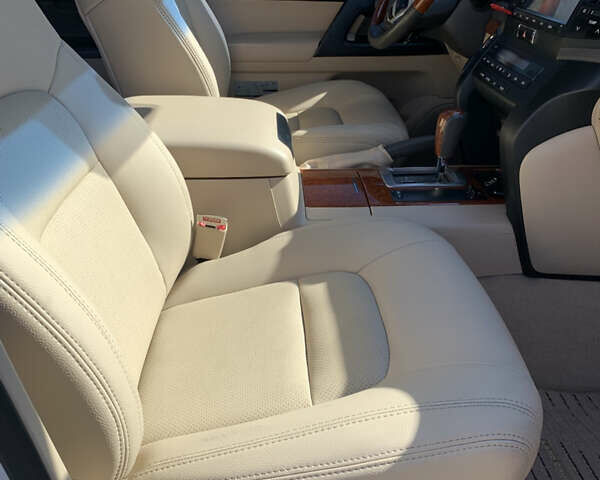 Белый Тойота Ленд Крузер, объемом двигателя 4.46 л и пробегом 147 тыс. км за 33000 $, фото 28 на Automoto.ua