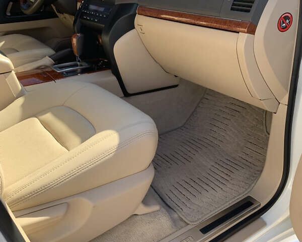 Белый Тойота Ленд Крузер, объемом двигателя 4.46 л и пробегом 147 тыс. км за 33000 $, фото 27 на Automoto.ua