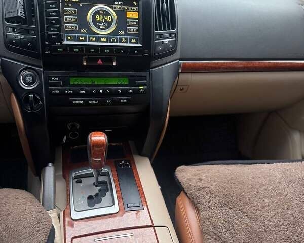 Білий Тойота Ленд Крузер, об'ємом двигуна 4.5 л та пробігом 150 тис. км за 29999 $, фото 9 на Automoto.ua