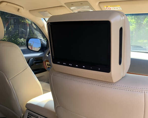 Белый Тойота Ленд Крузер, объемом двигателя 4.46 л и пробегом 147 тыс. км за 33000 $, фото 35 на Automoto.ua