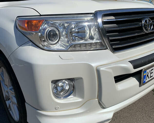 Белый Тойота Ленд Крузер, объемом двигателя 4.46 л и пробегом 147 тыс. км за 33000 $, фото 3 на Automoto.ua