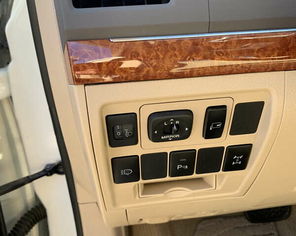 Белый Тойота Ленд Крузер, объемом двигателя 4.46 л и пробегом 147 тыс. км за 33000 $, фото 46 на Automoto.ua