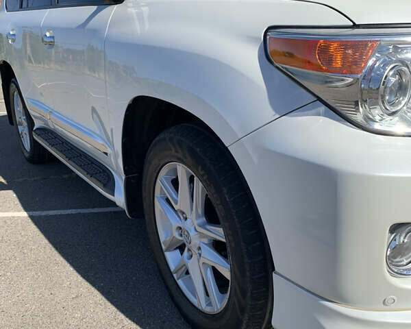 Белый Тойота Ленд Крузер, объемом двигателя 4.46 л и пробегом 147 тыс. км за 33000 $, фото 2 на Automoto.ua