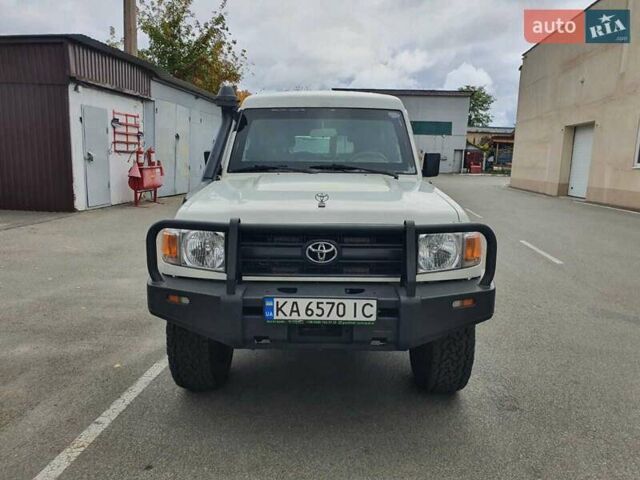 Белый Тойота Ленд Крузер, объемом двигателя 4.2 л и пробегом 40 тыс. км за 85000 $, фото 6 на Automoto.ua