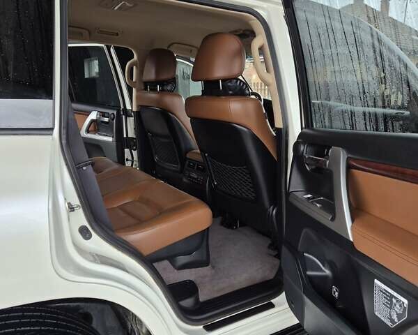 Белый Тойота Ленд Крузер, объемом двигателя 4.5 л и пробегом 184 тыс. км за 35000 $, фото 15 на Automoto.ua