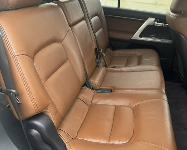 Белый Тойота Ленд Крузер, объемом двигателя 4.46 л и пробегом 239 тыс. км за 34999 $, фото 19 на Automoto.ua