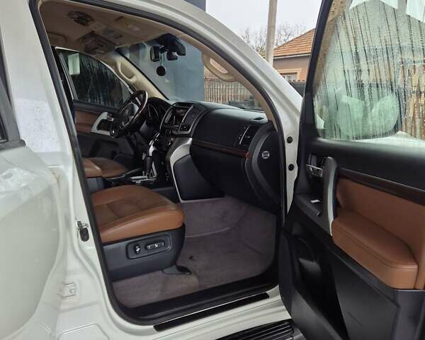 Белый Тойота Ленд Крузер, объемом двигателя 4.5 л и пробегом 184 тыс. км за 35000 $, фото 18 на Automoto.ua