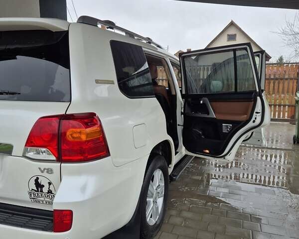 Белый Тойота Ленд Крузер, объемом двигателя 4.5 л и пробегом 184 тыс. км за 35000 $, фото 22 на Automoto.ua