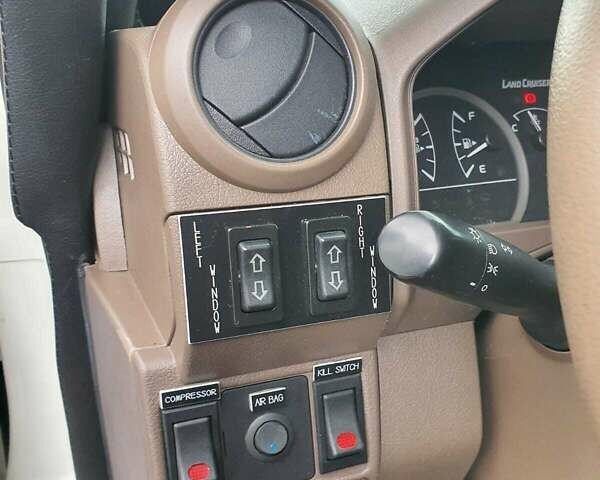 Белый Тойота Ленд Крузер, объемом двигателя 4.2 л и пробегом 40 тыс. км за 85000 $, фото 13 на Automoto.ua