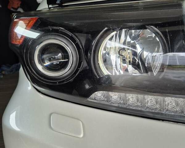 Белый Тойота Ленд Крузер, объемом двигателя 4.5 л и пробегом 184 тыс. км за 35000 $, фото 7 на Automoto.ua