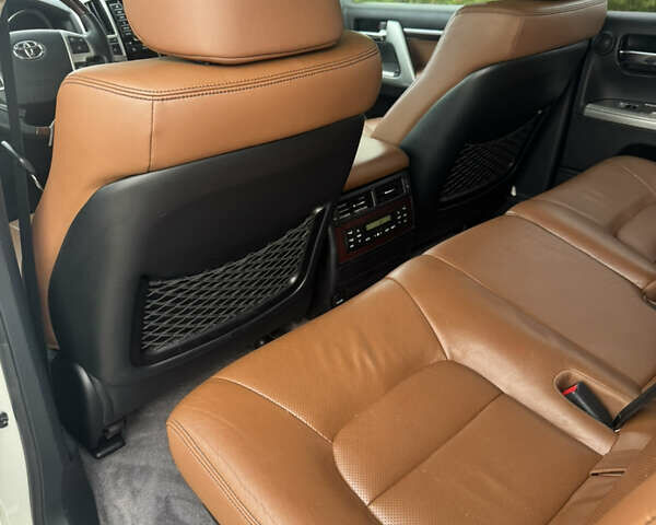 Белый Тойота Ленд Крузер, объемом двигателя 4.46 л и пробегом 239 тыс. км за 34999 $, фото 30 на Automoto.ua