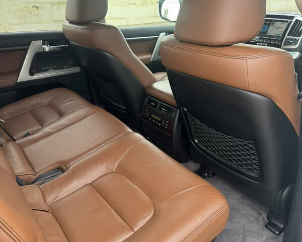 Белый Тойота Ленд Крузер, объемом двигателя 4.46 л и пробегом 239 тыс. км за 34999 $, фото 17 на Automoto.ua