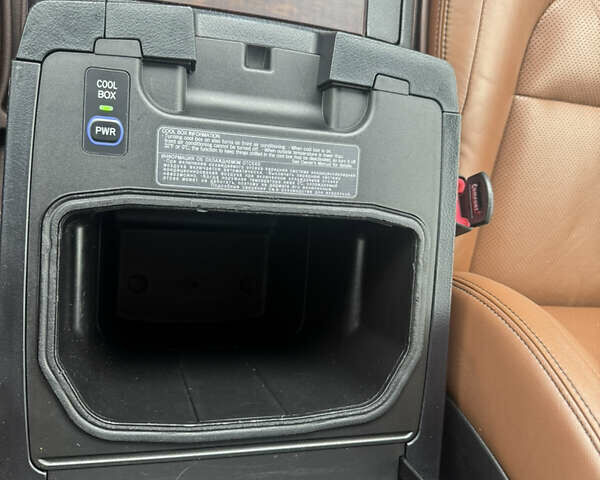 Белый Тойота Ленд Крузер, объемом двигателя 4.46 л и пробегом 239 тыс. км за 34999 $, фото 22 на Automoto.ua