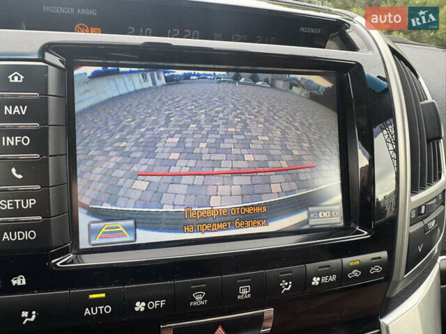 Белый Тойота Ленд Крузер, объемом двигателя 4.46 л и пробегом 239 тыс. км за 34999 $, фото 26 на Automoto.ua