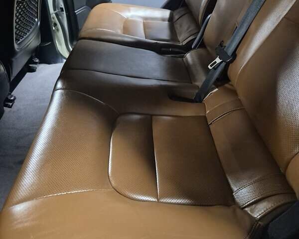 Белый Тойота Ленд Крузер, объемом двигателя 4.5 л и пробегом 184 тыс. км за 35000 $, фото 29 на Automoto.ua