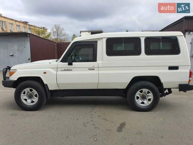 Белый Тойота Ленд Крузер, объемом двигателя 4.2 л и пробегом 40 тыс. км за 85000 $, фото 1 на Automoto.ua