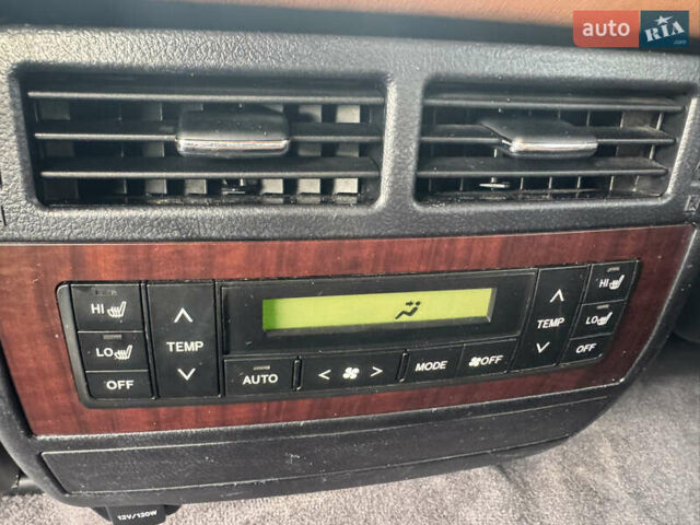 Белый Тойота Ленд Крузер, объемом двигателя 4.46 л и пробегом 239 тыс. км за 34999 $, фото 31 на Automoto.ua