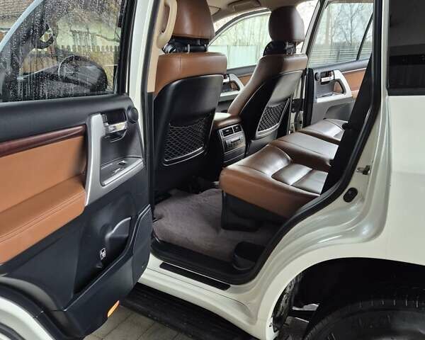 Белый Тойота Ленд Крузер, объемом двигателя 4.5 л и пробегом 184 тыс. км за 35000 $, фото 25 на Automoto.ua