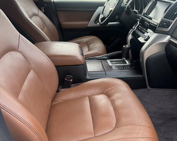 Белый Тойота Ленд Крузер, объемом двигателя 4.46 л и пробегом 239 тыс. км за 34999 $, фото 16 на Automoto.ua