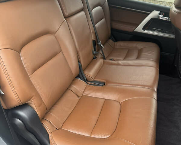 Белый Тойота Ленд Крузер, объемом двигателя 4.46 л и пробегом 239 тыс. км за 34999 $, фото 32 на Automoto.ua