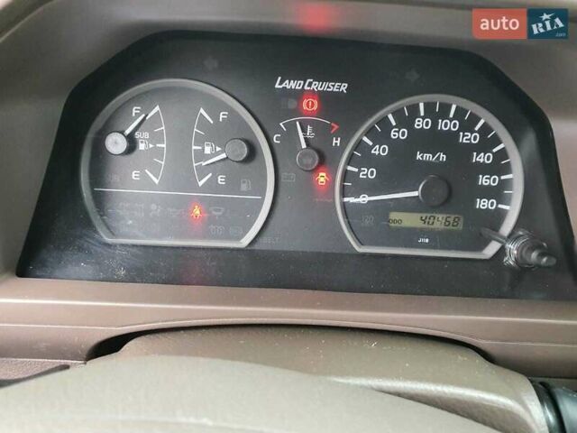 Белый Тойота Ленд Крузер, объемом двигателя 4.2 л и пробегом 40 тыс. км за 85000 $, фото 8 на Automoto.ua