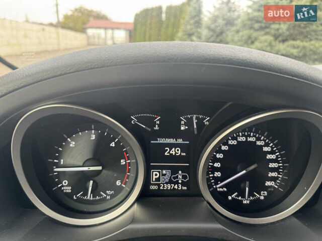 Белый Тойота Ленд Крузер, объемом двигателя 4.46 л и пробегом 239 тыс. км за 34999 $, фото 20 на Automoto.ua