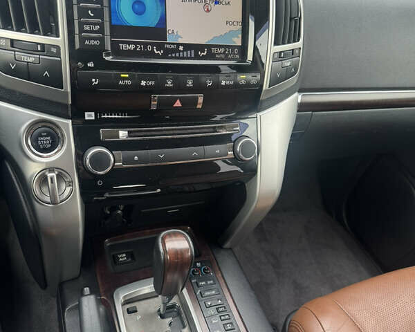 Белый Тойота Ленд Крузер, объемом двигателя 4.46 л и пробегом 239 тыс. км за 34999 $, фото 21 на Automoto.ua