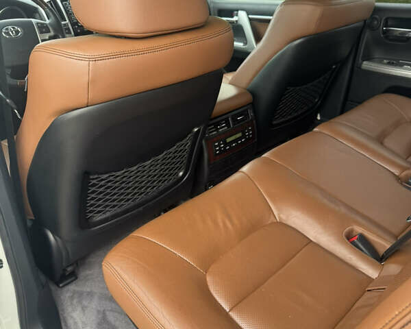 Белый Тойота Ленд Крузер, объемом двигателя 4.46 л и пробегом 239 тыс. км за 34999 $, фото 29 на Automoto.ua