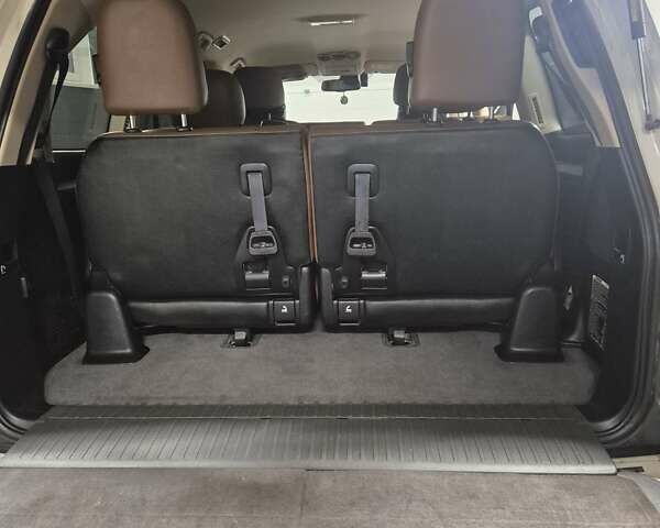 Белый Тойота Ленд Крузер, объемом двигателя 4.5 л и пробегом 184 тыс. км за 35000 $, фото 34 на Automoto.ua