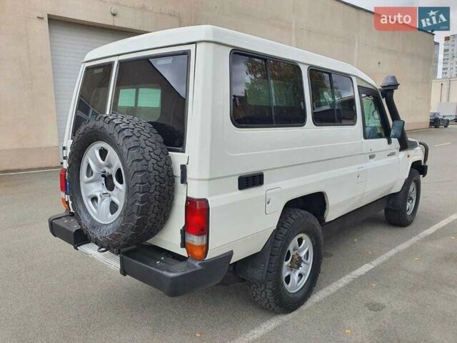 Белый Тойота Ленд Крузер, объемом двигателя 4.2 л и пробегом 40 тыс. км за 85000 $, фото 4 на Automoto.ua