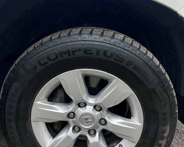 Белый Тойота Ленд Крузер, объемом двигателя 2.98 л и пробегом 280 тыс. км за 27500 $, фото 3 на Automoto.ua