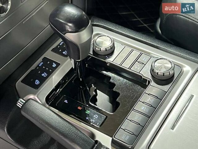 Белый Тойота Ленд Крузер, объемом двигателя 4.46 л и пробегом 90 тыс. км за 55000 $, фото 17 на Automoto.ua