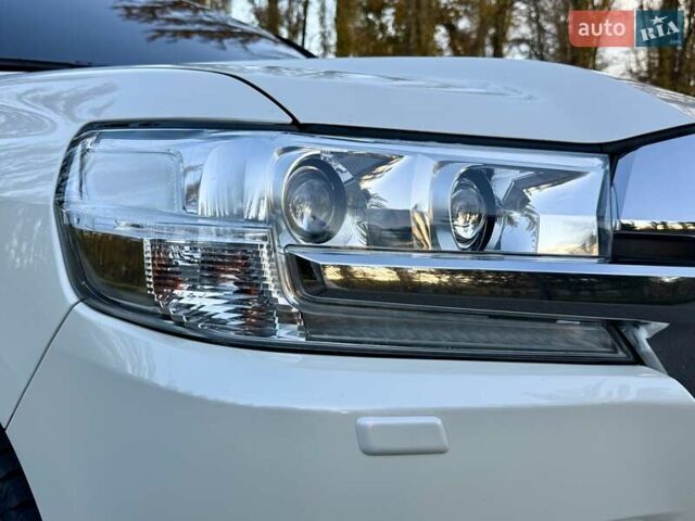 Белый Тойота Ленд Крузер, объемом двигателя 4.46 л и пробегом 301 тыс. км за 44950 $, фото 35 на Automoto.ua