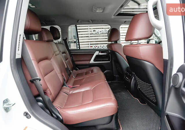 Білий Тойота Ленд Крузер, об'ємом двигуна 4.61 л та пробігом 51 тис. км за 52098 $, фото 6 на Automoto.ua