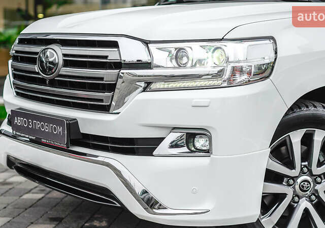Білий Тойота Ленд Крузер, об'ємом двигуна 4.61 л та пробігом 51 тис. км за 52098 $, фото 12 на Automoto.ua