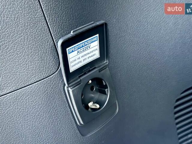 Белый Тойота Ленд Крузер, объемом двигателя 4.46 л и пробегом 301 тыс. км за 44950 $, фото 76 на Automoto.ua