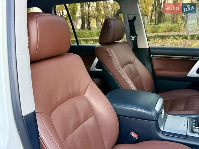 Белый Тойота Ленд Крузер, объемом двигателя 4.46 л и пробегом 301 тыс. км за 44950 $, фото 89 на Automoto.ua